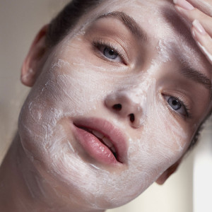 ENZYMATISCHE PEELING-MASKE